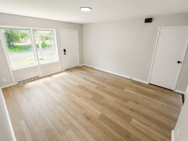 Photo - 255 Taylor Rd
