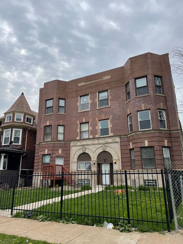 Building Photo - 728 N Pine Ave Unit #2
