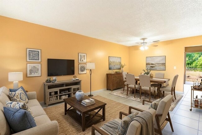 Photo - 140 Ave W NW Unit 2