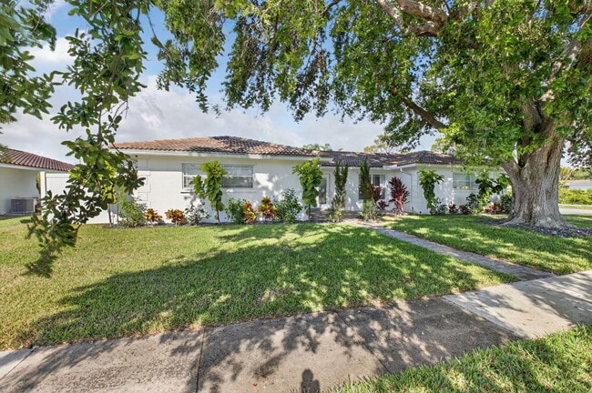 Photo - 1010 SW 2nd St