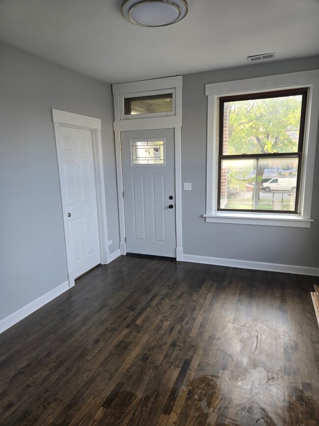 Building Photo - 1915 N Karlov Ave Unit 2