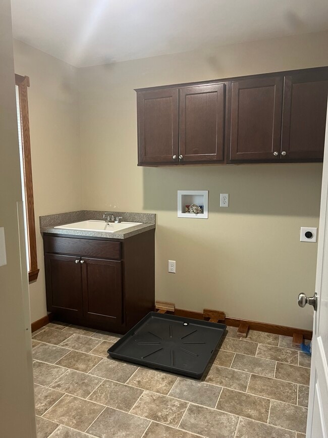 Photo - 90 Hanshew Ln