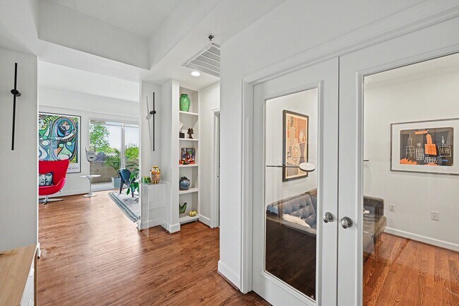 Photo - 2520 Robinhood St Unit 402