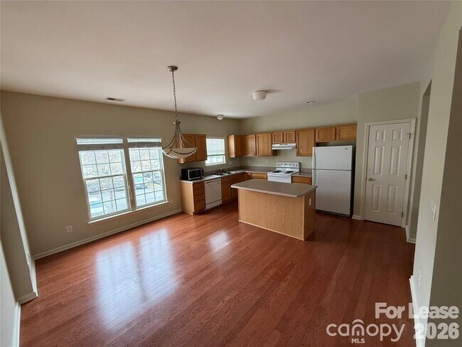 Photo - 13820 Hill St