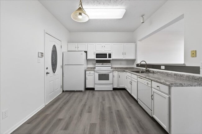 Photo - 7042 Tyler Ln