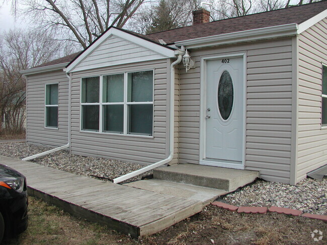 Building Photo - 402 Wolfe Ave Unit A Rental