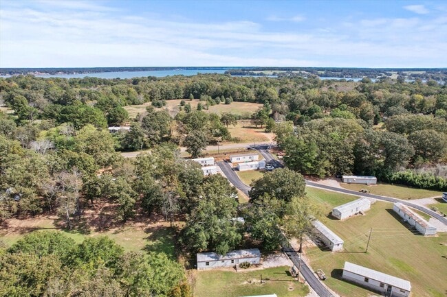 Photo - Beautifully Updated 3BR/2BA Trailer in Mus...