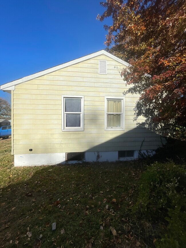 Photo - 9145 Loganberry Ln