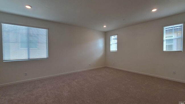 Building Photo - 2402 Indigo Dr