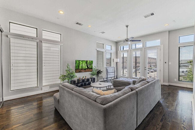 Photo - 2114 Sabine St Unit ID1257735P