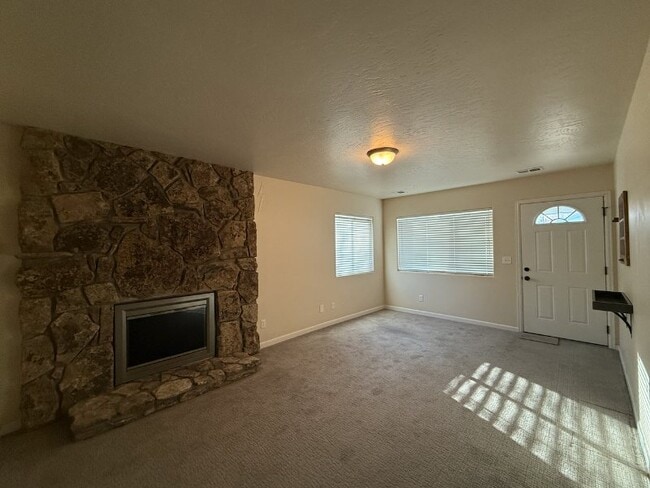 Photo - 578 Lind Ave