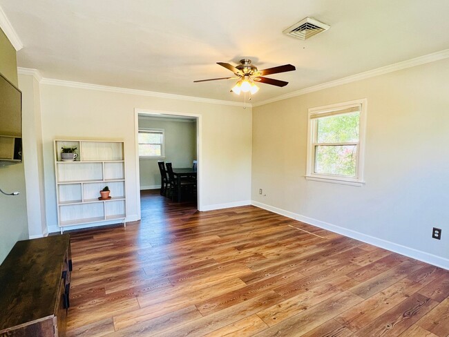 Photo - Charming Rancher in the Heart of Colonial ...