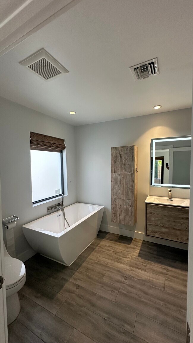 Photo - 11015 Tanya St