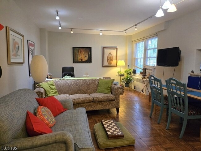 Building Photo - 5 Roosevelt Pl Rental