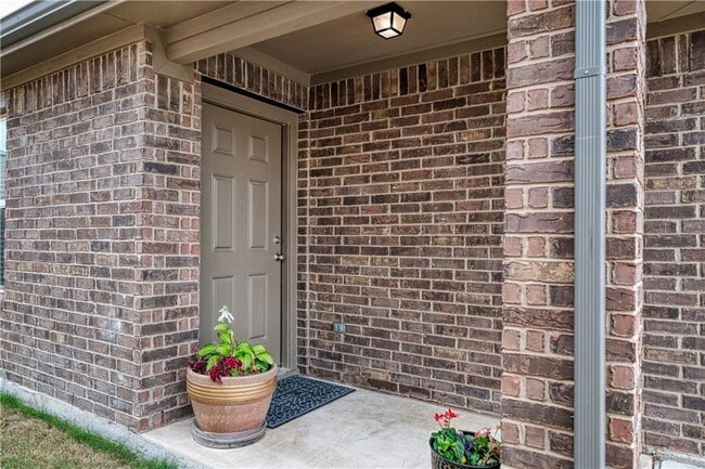 Photo - 5821 Roderick Dr