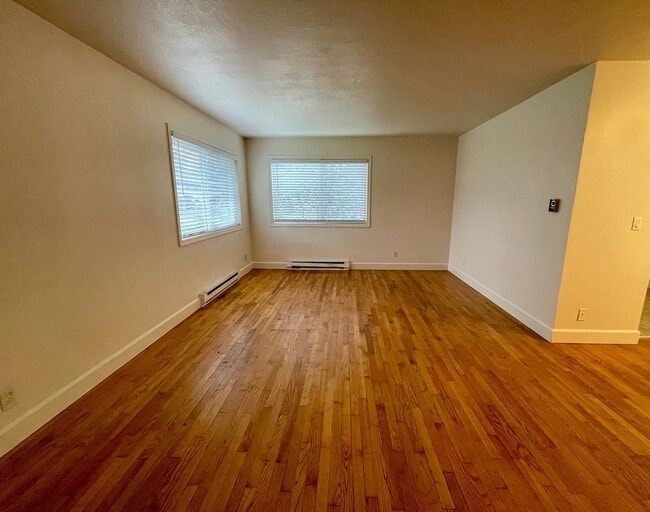 Photo - MANF01 Unit 4975