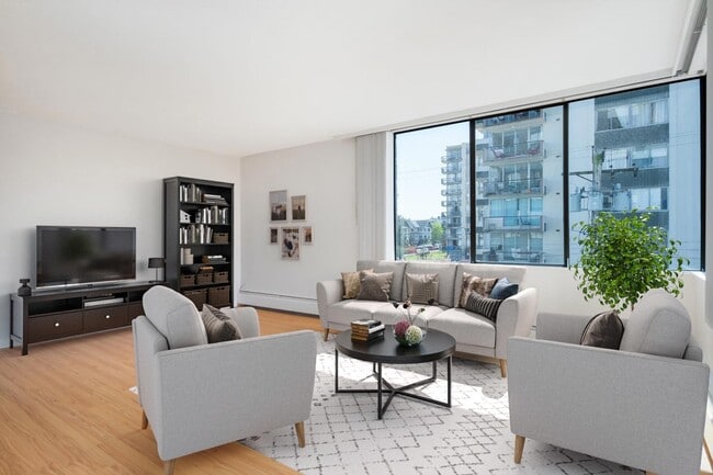 Building Photo - Seaside Plaza Unit 01002