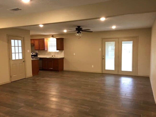 Photo - 8341 Oakdale Dr