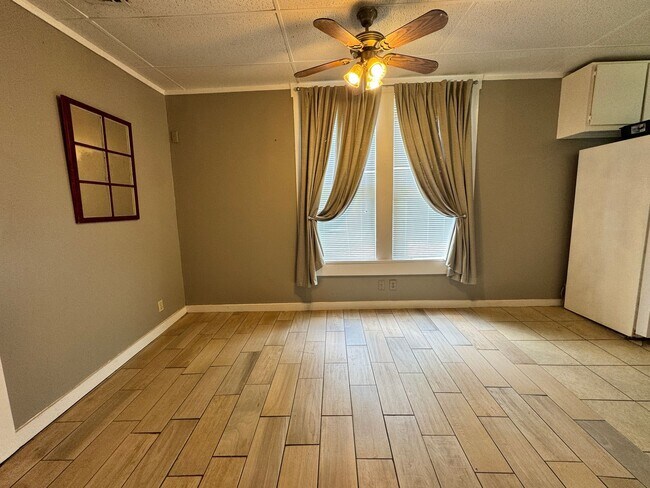 Photo - Two Bedroom Centrally Located in Ardmore