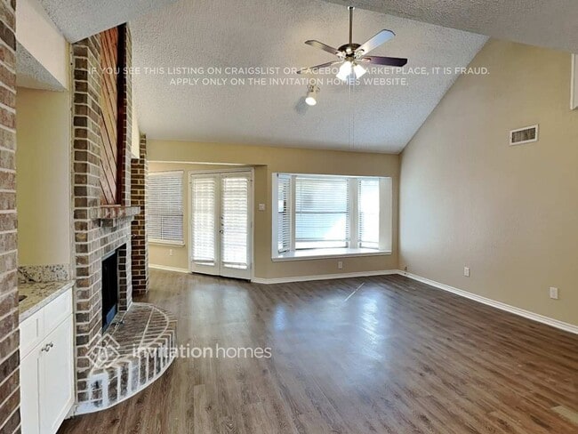 Photo - 2032 Rochelle Ln