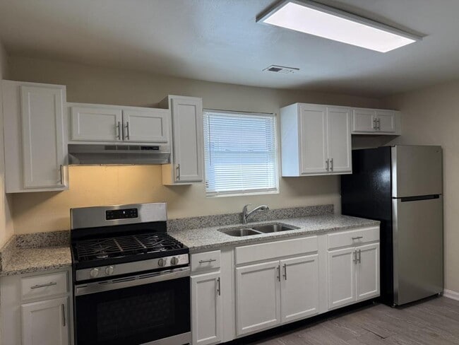 Photo - 1722 Selden Ave