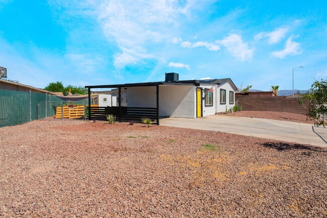 Photo - 2 Bedroom 1 bath Single Story Home on Large Lot with Solar and Water Purification