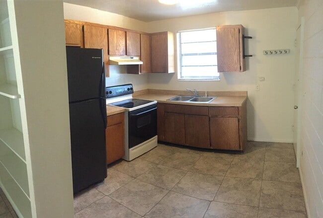 Building Photo - 2984 Myra St Unit 3