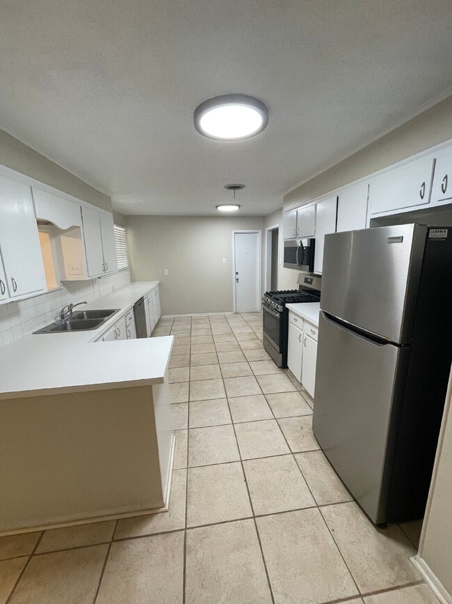 Photo - Stunning 3-Bed, 2-Bath Retreat in Lubbock – Spacious 1558 Sq Ft Home!