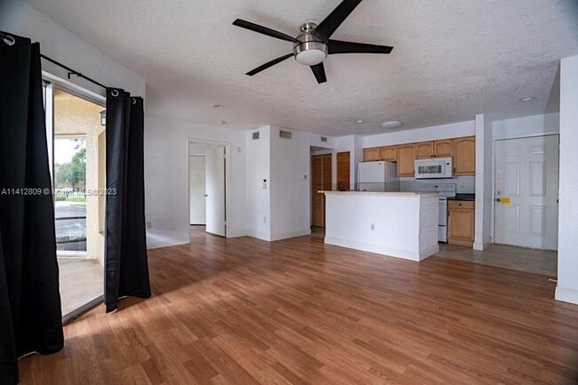 Photo - 4807 Via Palm Lakes Unit 807
