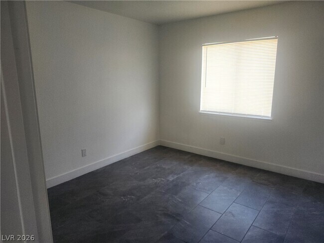 Photo - 3437 E Cheyenne Ave Unidad C