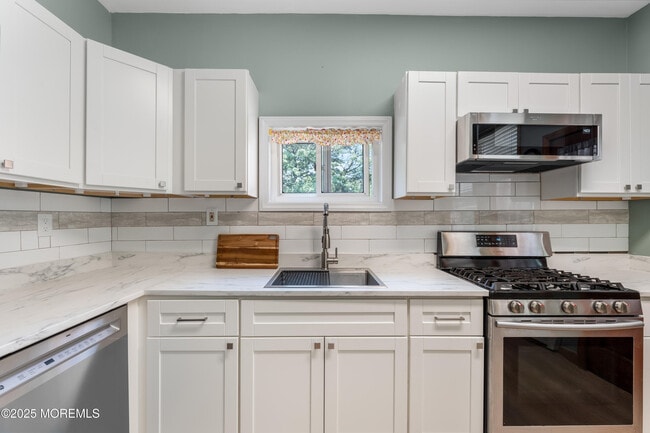 Building Photo - 656 Boulevard Unit PH