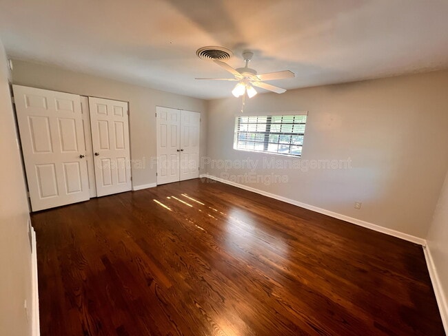 Photo - 2011 Howard Dr