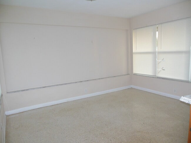 Photo - 975 Shorecrest Ave