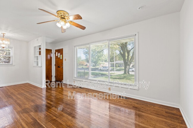 Photo - 2057 Heather Way