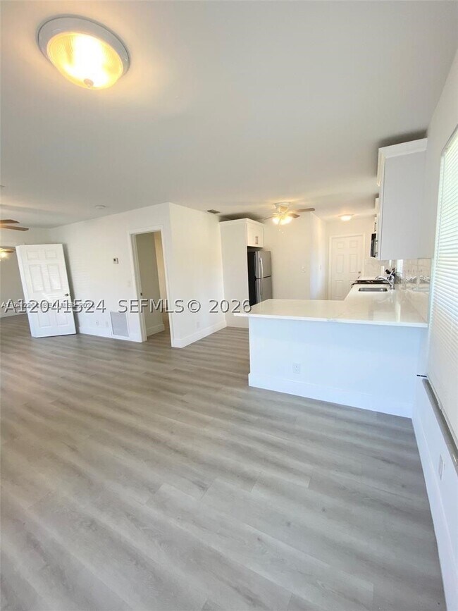 1005 NE 2nd St Unit 1