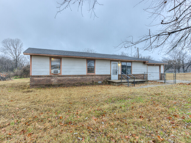 Photo - 21395 Pioneer Cir House