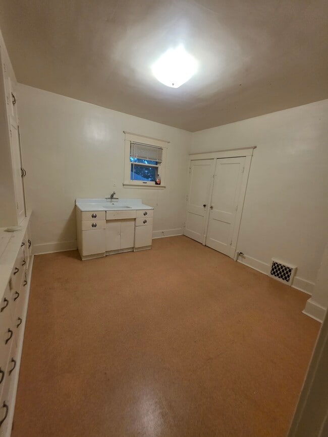 Photo - 751 Mulberry St