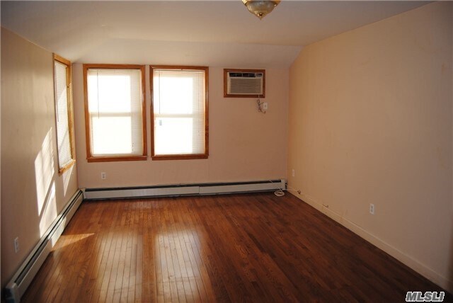 Photo - 86-59 Range St