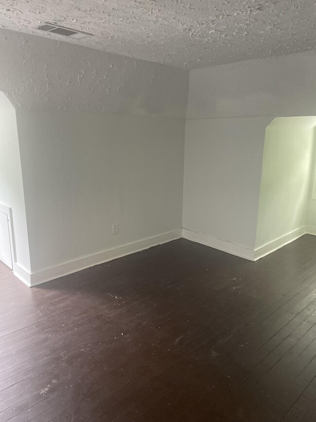 Photo - 27 Broncos Dr