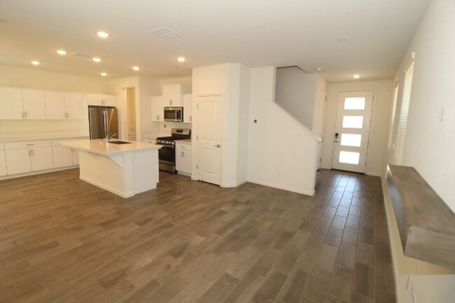 Photo - 651 Farmhouse Ave