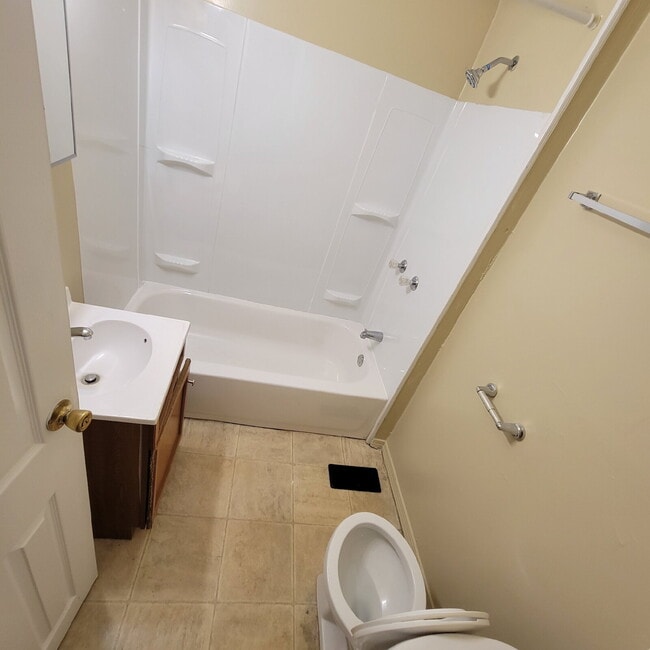 Photo - Near East 2BR House ready to Lease!