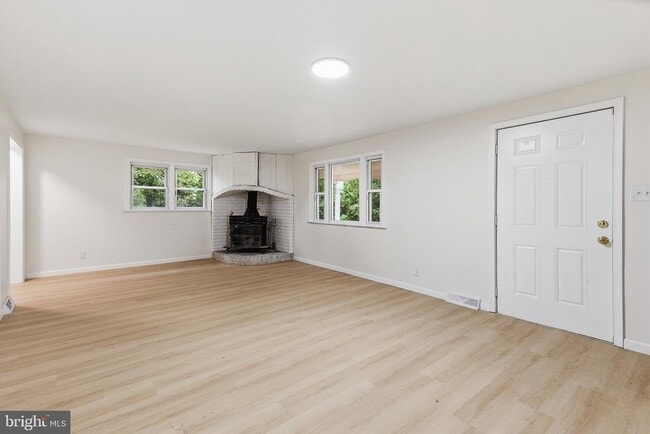 10 E Dartmouth Rd
