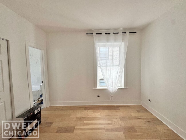 Photo - 725 W Waveland Ave Unit 6182e