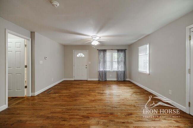 Photo - 185 Royal Ct