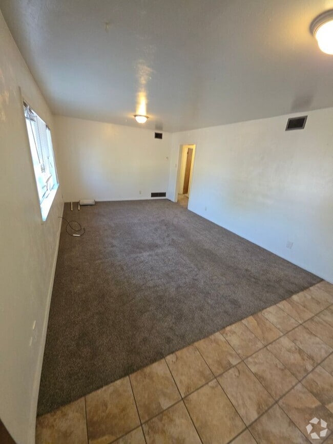 Building Photo - 1355 Elm Ave Unit A Rental
