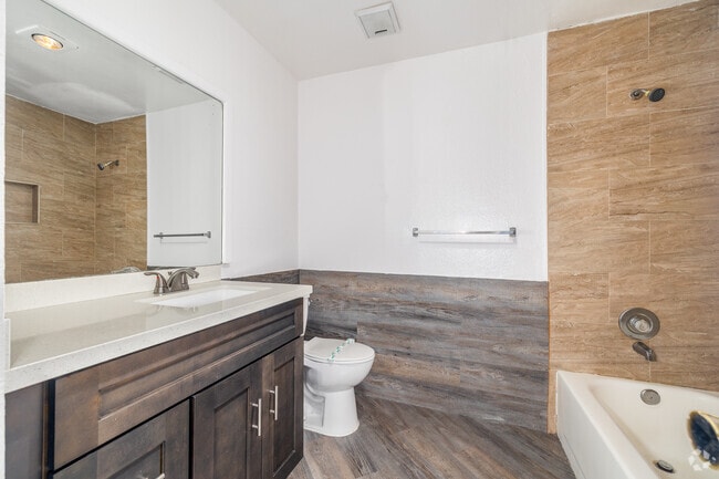 1 habitación, 1 baño - 770 pies cuadrados - Baño