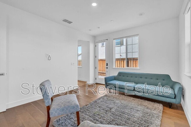 Photo - 176 Raven Cir