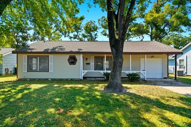 Photo - 8401 Highcrest Dr