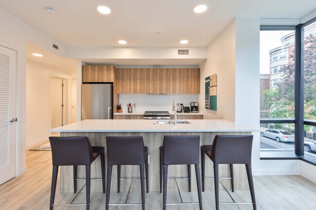 60 Kilmarnock St Unit SI FL2-ID1039270P