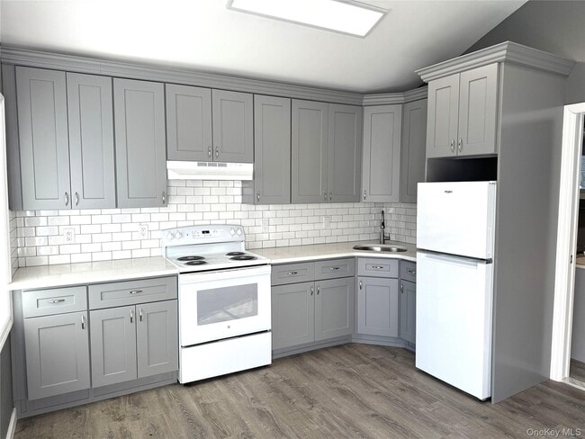 Building Photo - 21 Collegeview Ave Unit 21-11